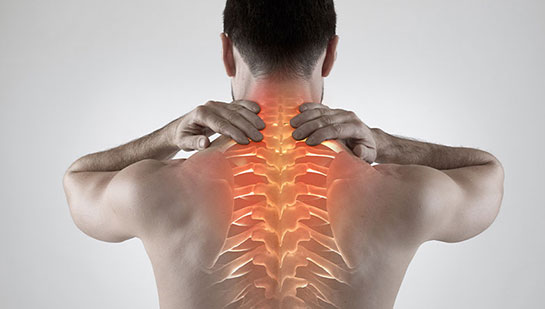 Man with upper back pain before chiropractic treatment from Cleveland chiropractor